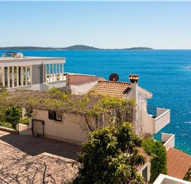 6 Bedroom Waterfront Villa with Pool in Uvala Ljubljeva near Trogir, Sleeps 12-13